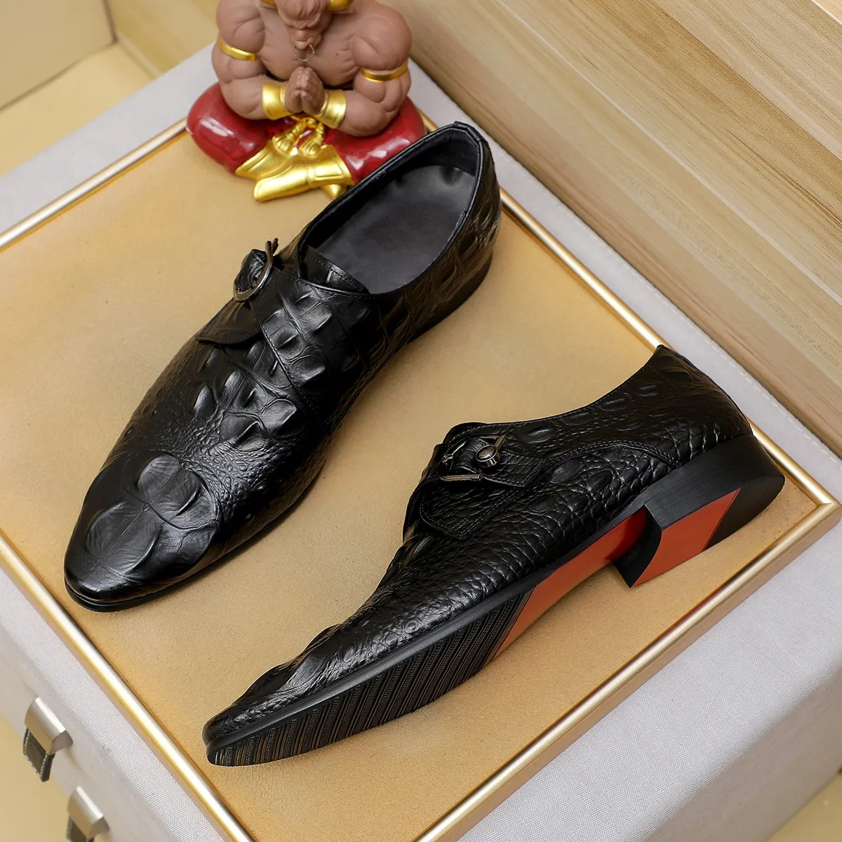 Men's shoes 💰560 💰 Louis Vuitton LV ® Autumn and Winter 🆕 models 🔛Full shoe counter First layer cowhide, 🐂Leather lined casual shoes for men, super soft outsole, a must-have for driving. Counter synchronization Original first layer cowhide Completely 1:1 mold customization 🌹Top version, 2 colors available! Number: 38-45 (37.46. Customized)